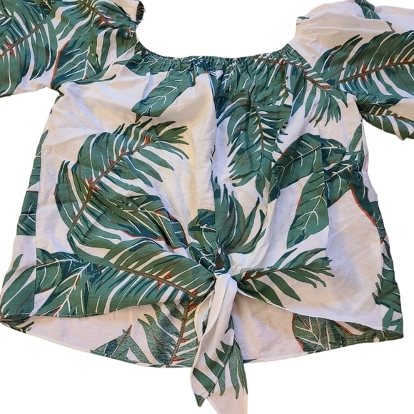 Aakaa Tropical Leaf Print Tie Front Top - Picture 2 of 6